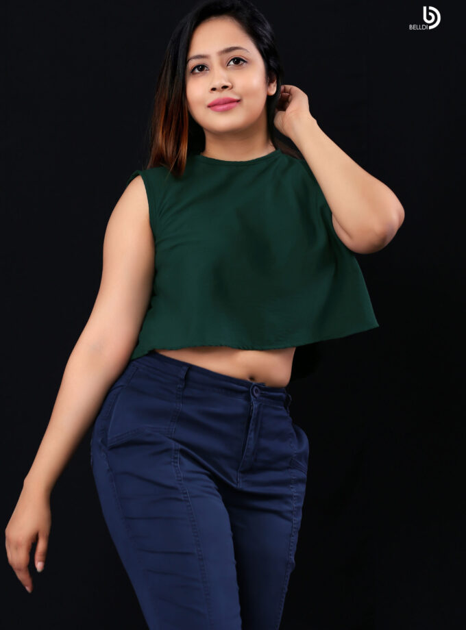 SLEEVELESS CROP TOP