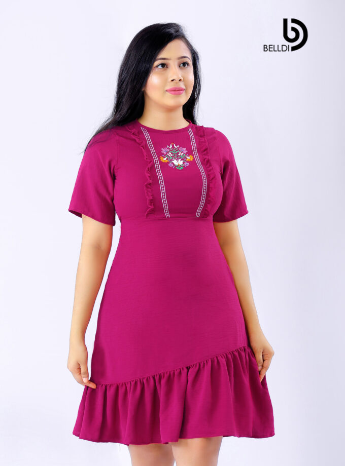 EMBROIDERED JEWEL NECK SHORT SLEEVE SHORT DRESS
