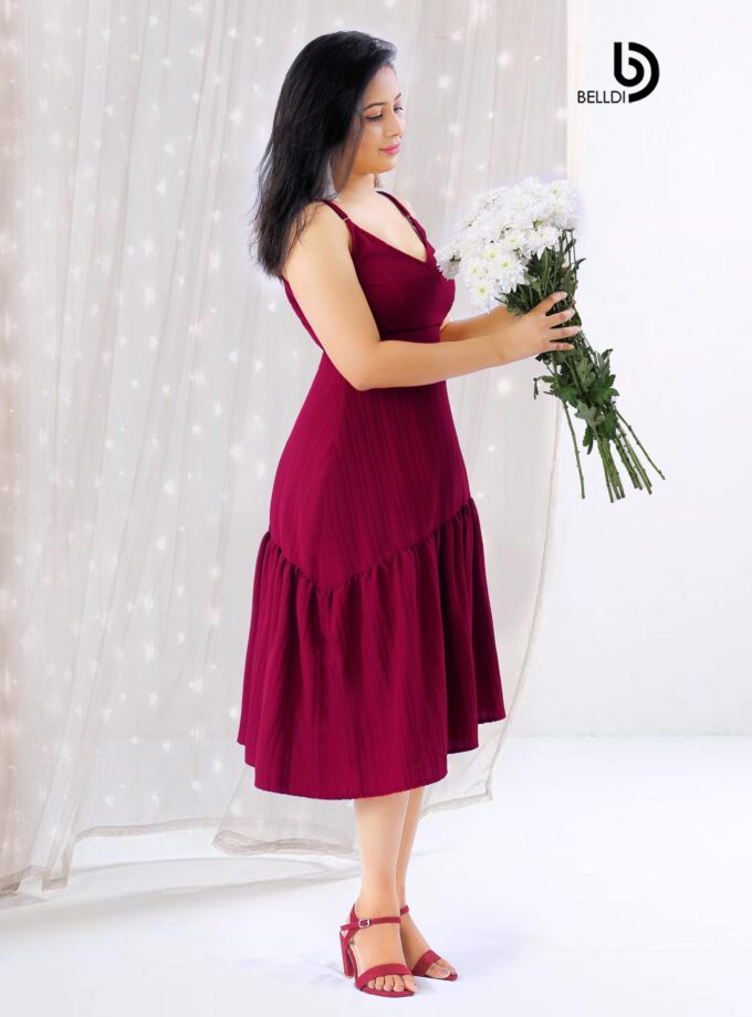 V-NECK SPAGHETTI STRAPS MIDI DRESS