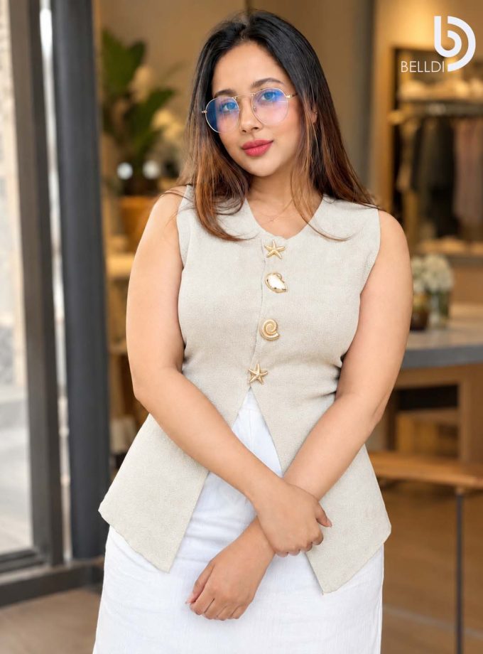 SLEEVELESS BUTTON FRONT TOP