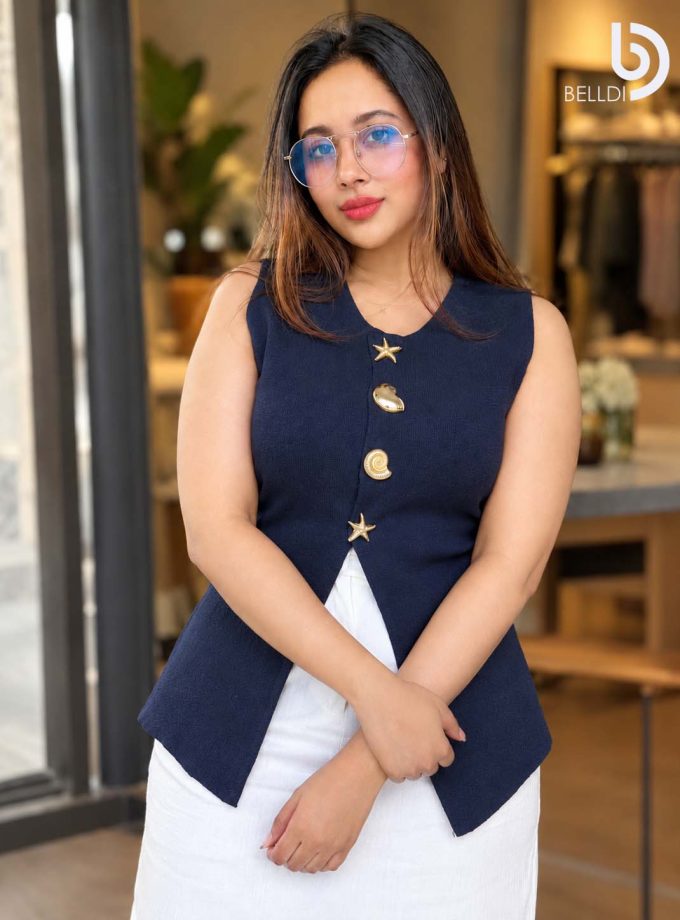 SLEEVELESS BUTTON FRONT TOP